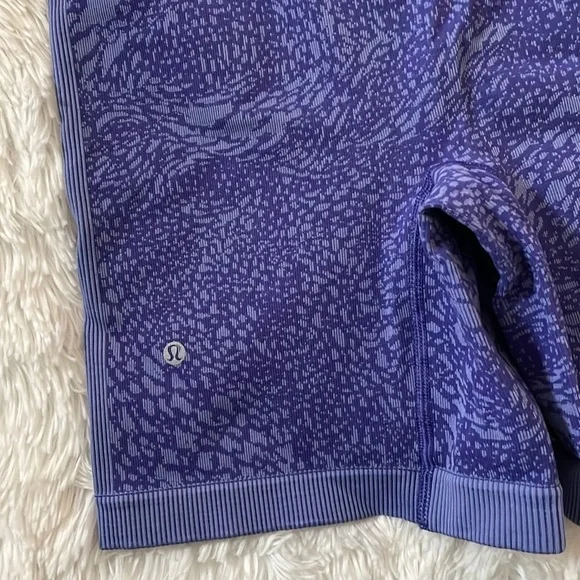 Lululemon Sculpt Shorts in Iris Purple size 6 - Picture 3 of 6
